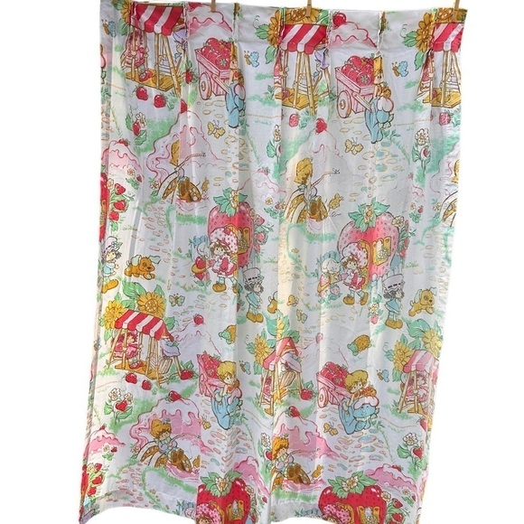 Strawberry Shortcake Vintage Pinch Pleat Curtain Panels - Set of 2 - Picture 2 of 10